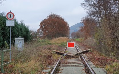 Gesperrtes Gleis der Ablachtalbahn bei Stockach, 2020